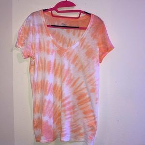 Small tie dye PINK V-neck